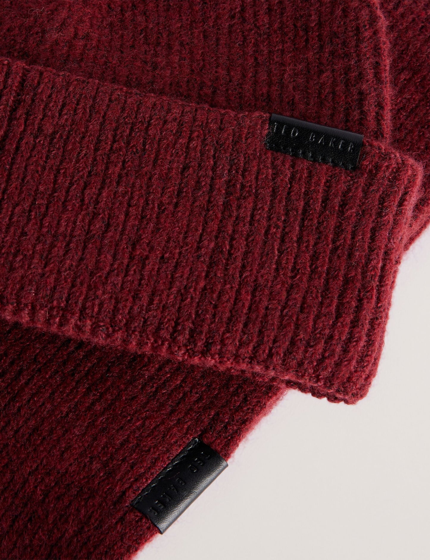 Ted Baker ALLIIES - Ribbed Knit Hat And Scarf Set OXBLOOD