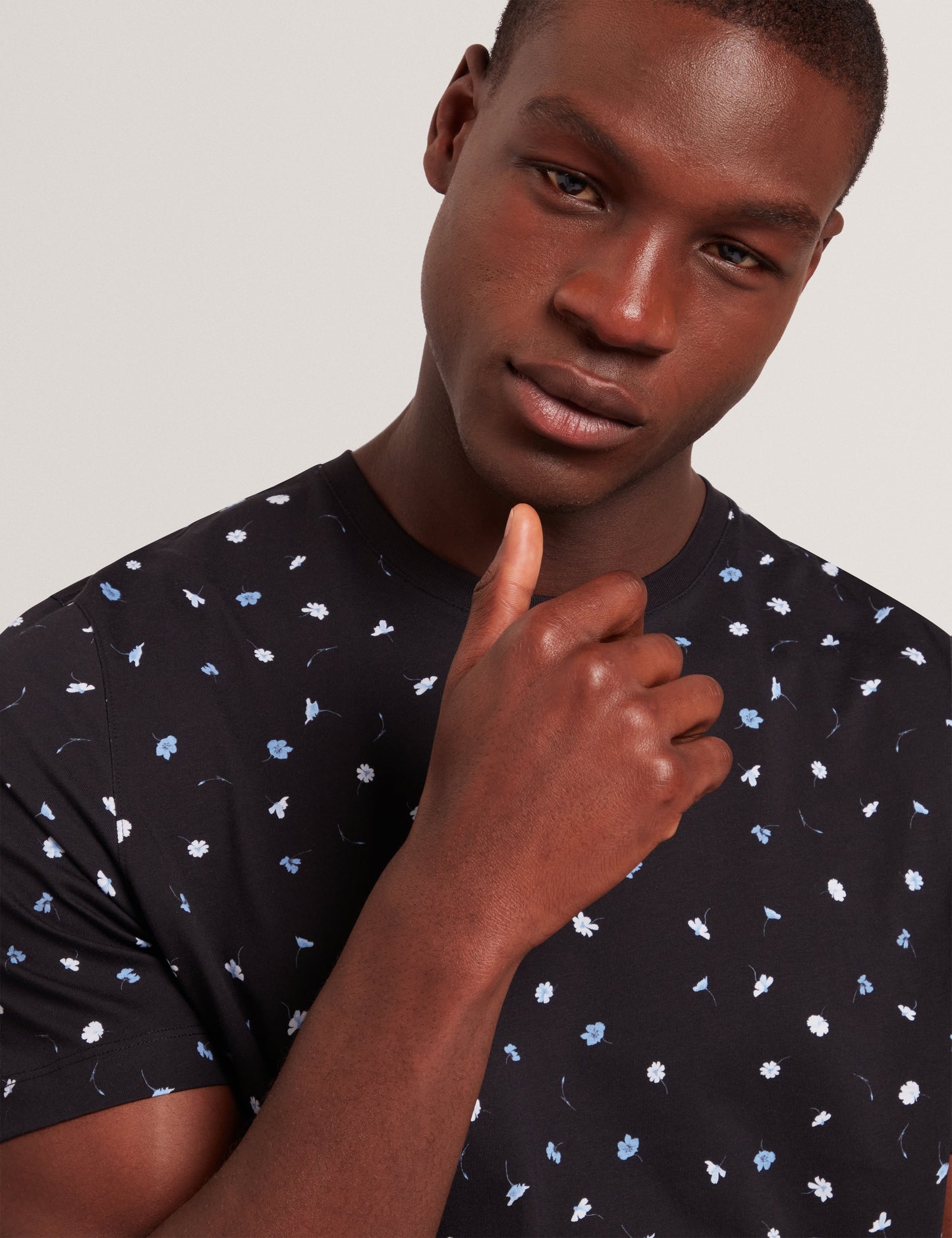 Ted Baker BURTUN - Scattered Floral Print Crew Neck T-Shirt BLACK