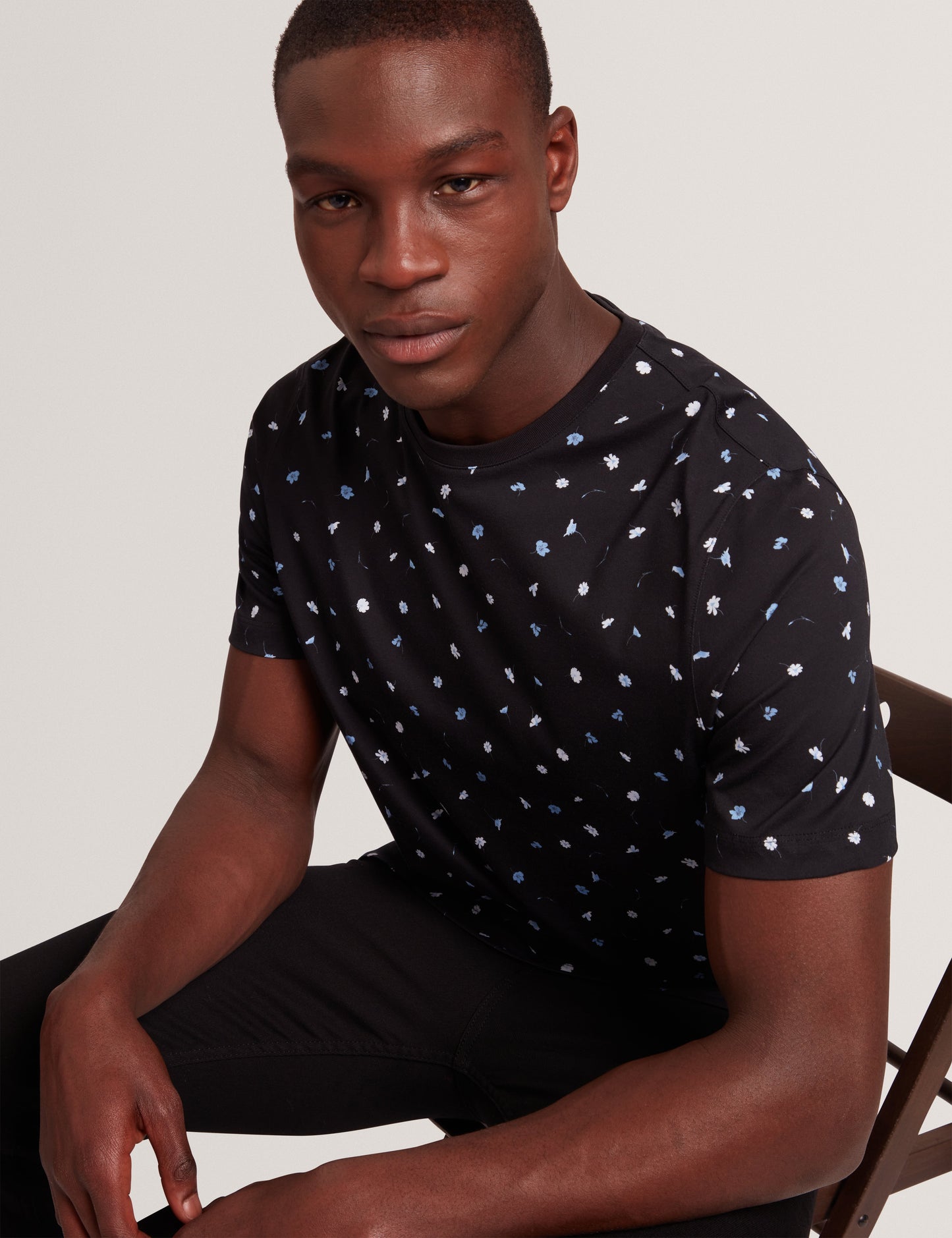 Ted Baker BURTUN - Scattered Floral Print Crew Neck T-Shirt BLACK