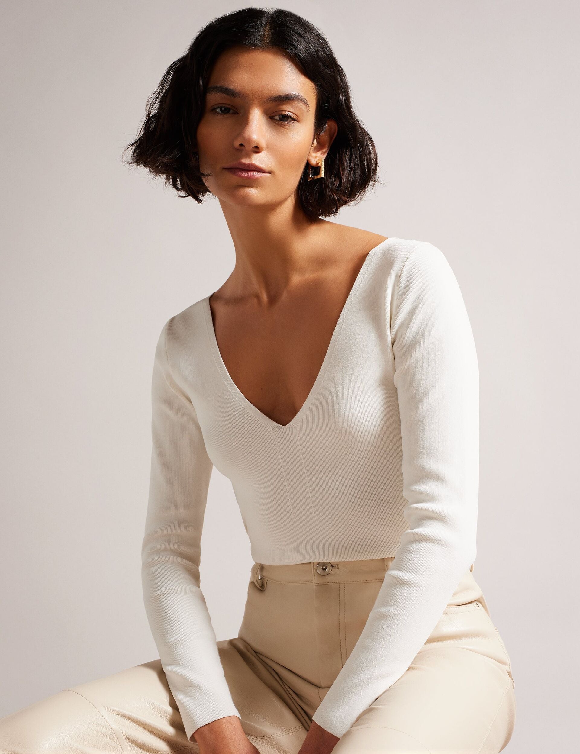 Ted Baker CILESTE - Fitted V-Neck Long Sleeve Knit Top IVORY
