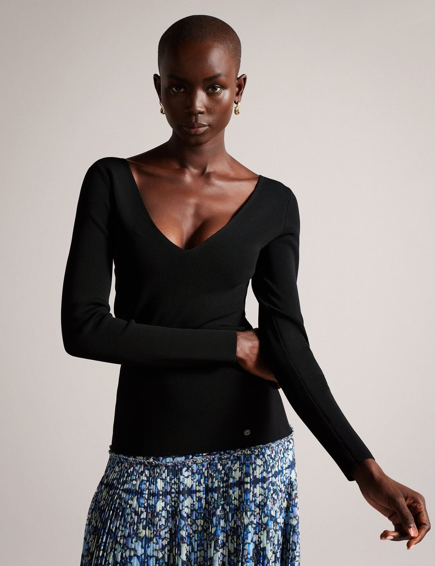 Ted Baker CILESTE - Fitted V-Neck Long Sleeve Knit Top BLACK