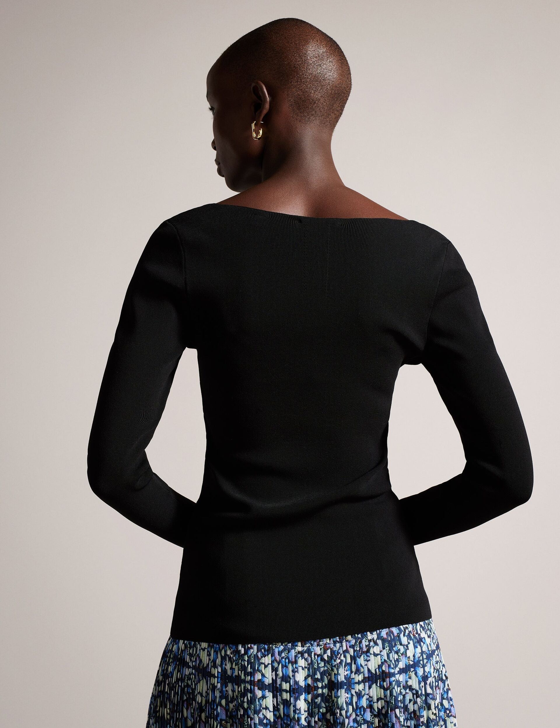 Ted Baker CILESTE - Fitted V-Neck Long Sleeve Knit Top BLACK