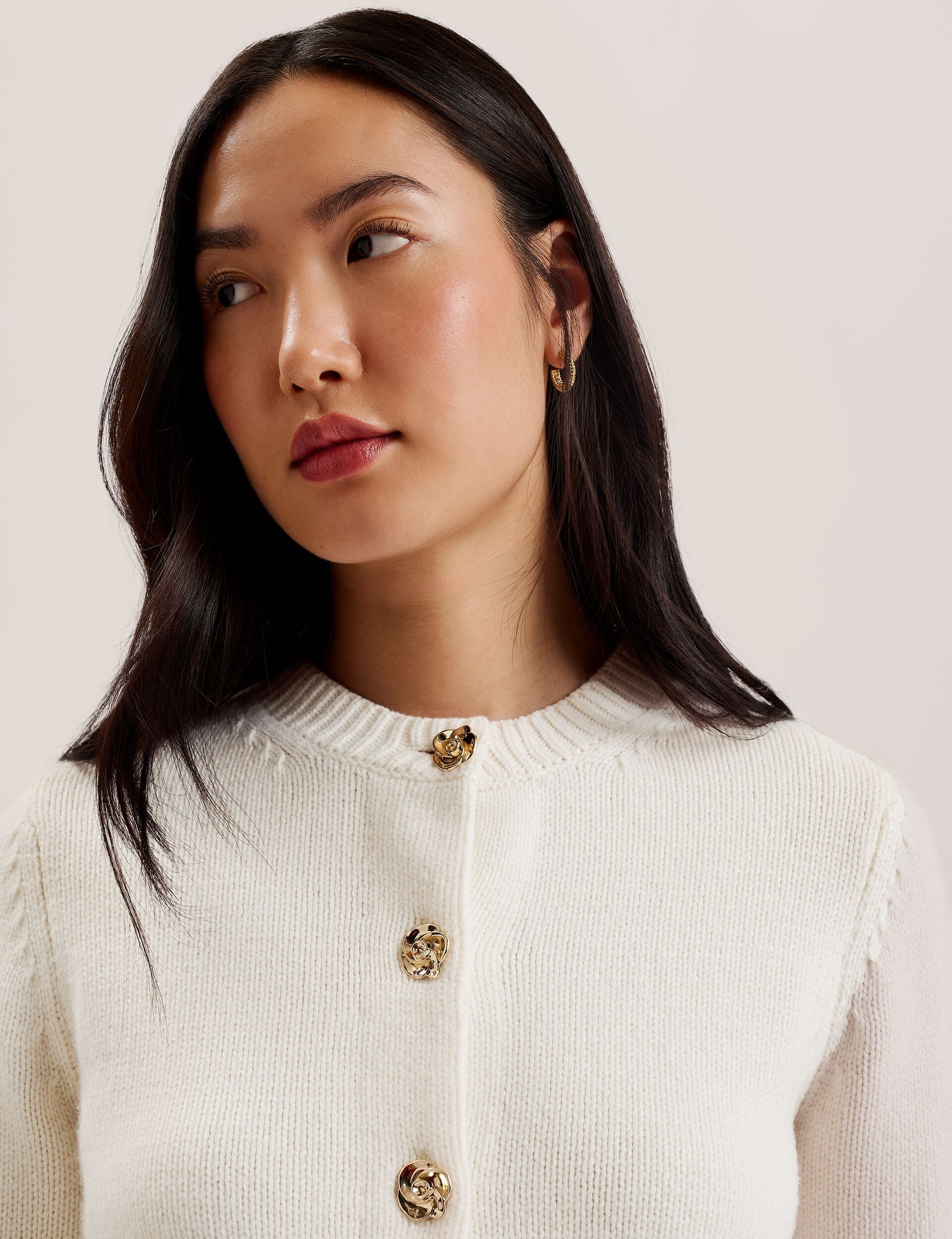 Ted Baker JAYCEY - Rose Button Knitted Crew Neck Cardigan IVORY