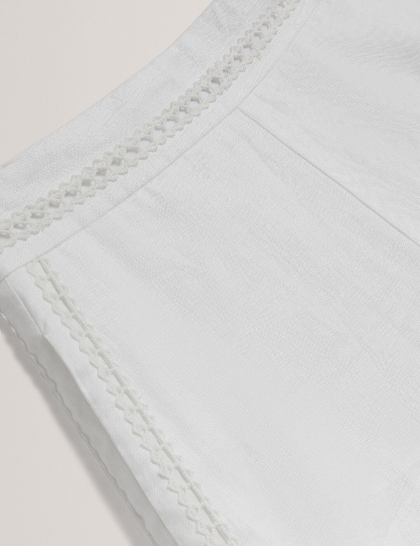 Ted Baker BUCCIA - Crochet Trim High Waisted Linen Shorts WHITE