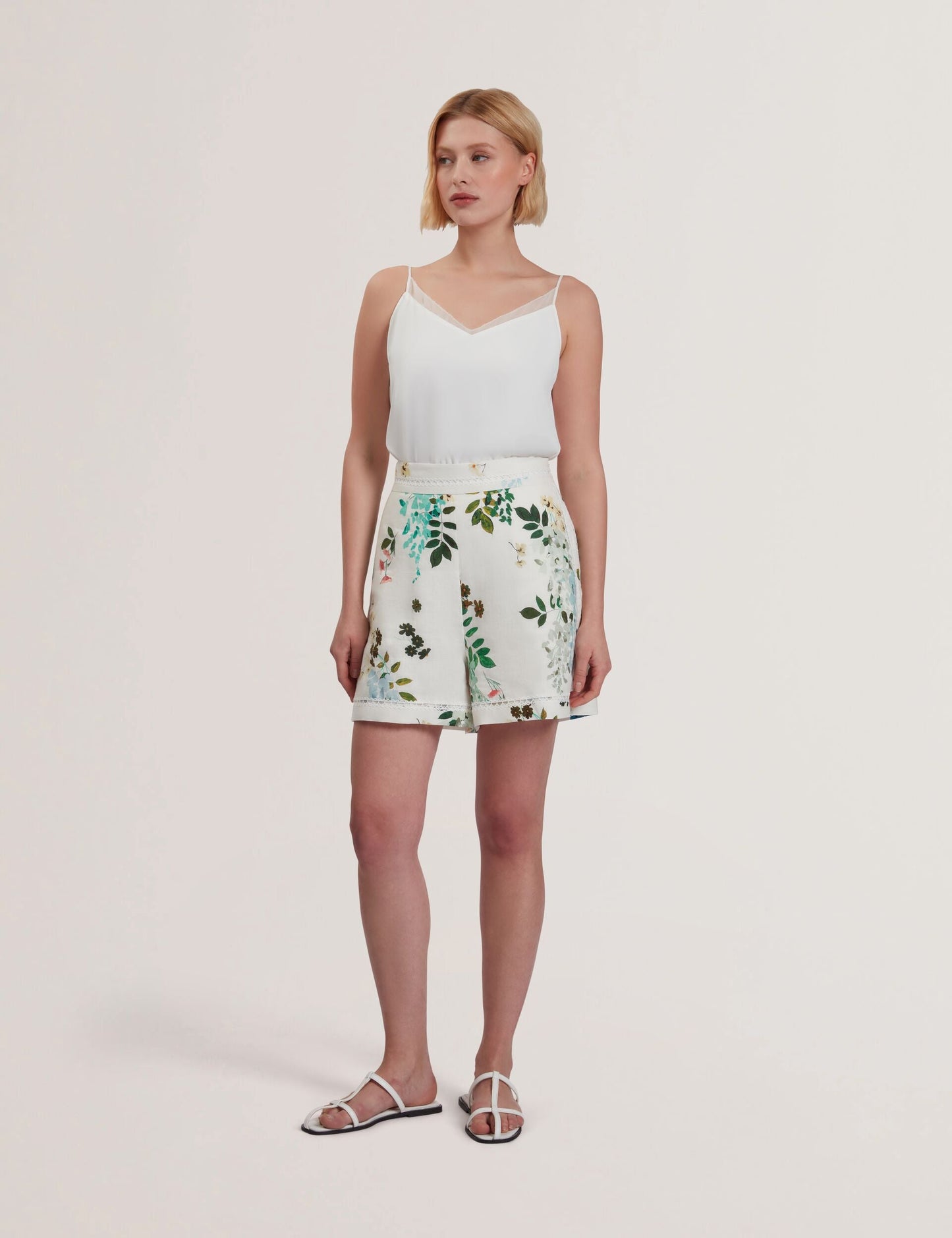 Ted Baker VYLLA - Floral High Waist Linen Shorts With Trim Detail WHITE