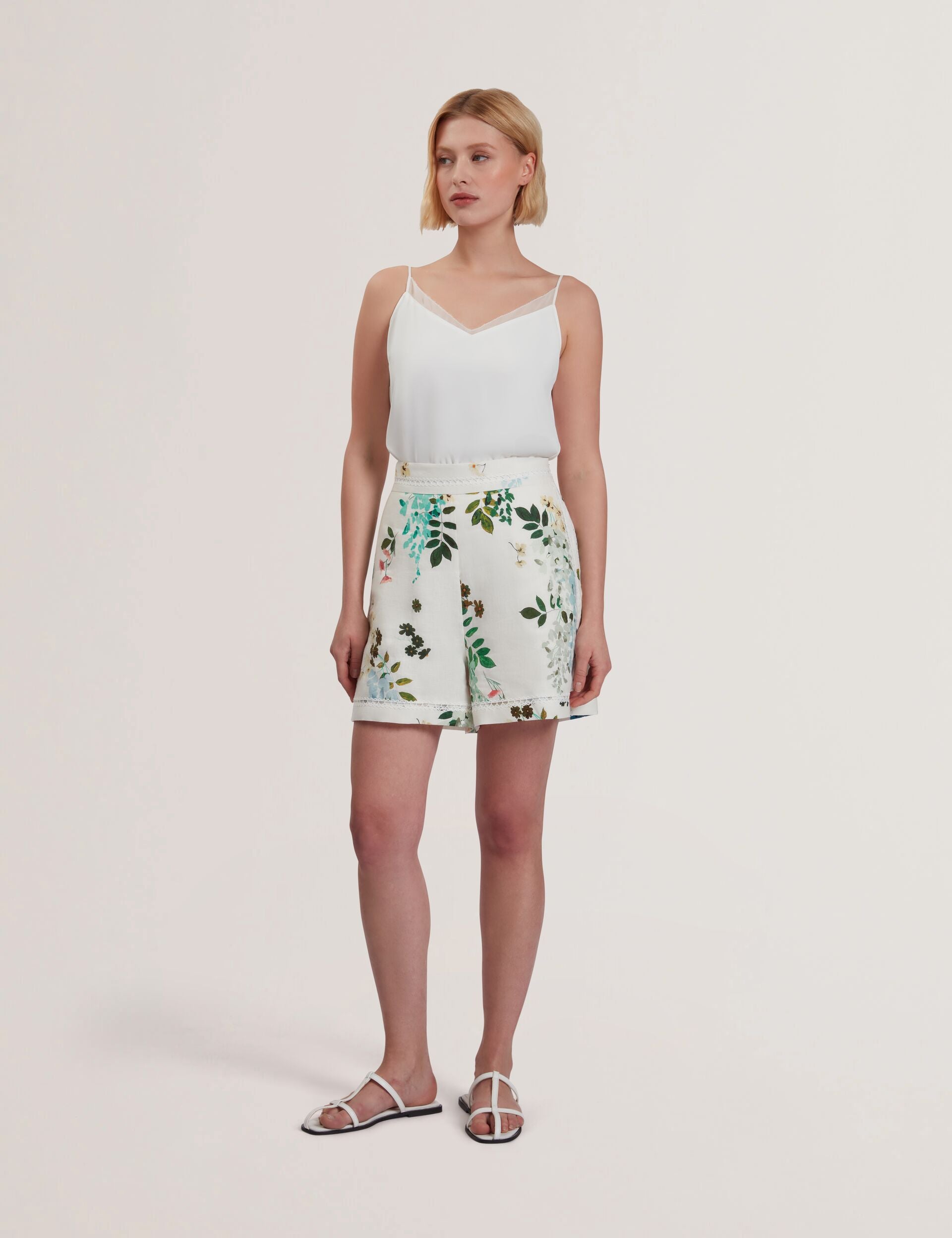 Ted Baker VYLLA - Floral High Waist Linen Shorts With Trim Detail WHITE