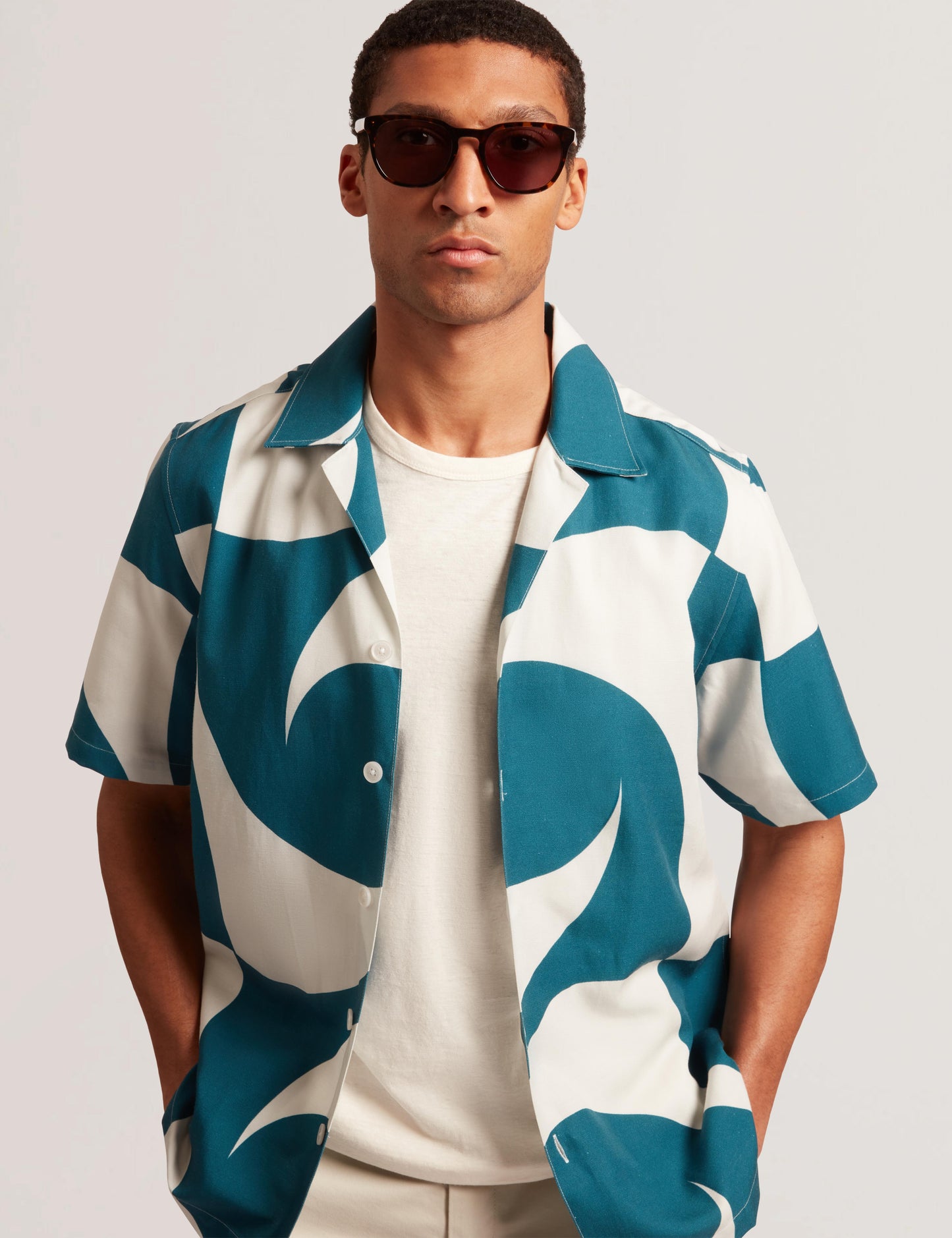 Ted Baker ROLDAN - Short Sleeve Oversized Swirl Print Shirt TURQUOISE