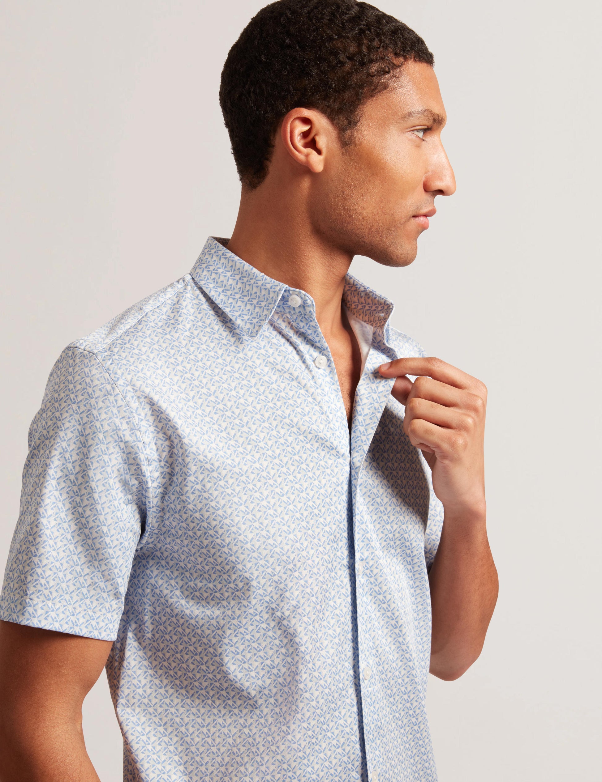 Ted Baker ALPHSO - SS Regular Fit Geo Shirt MID BLUE