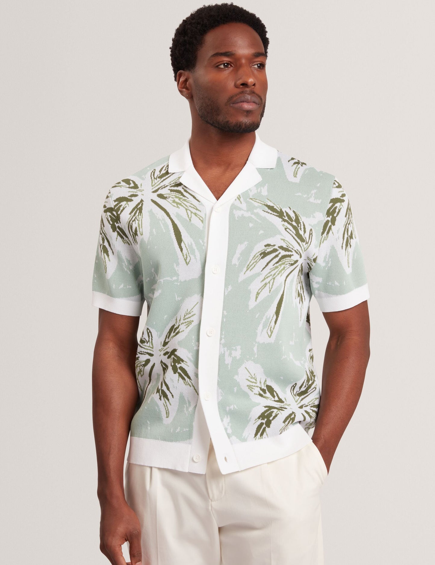 Ted Baker KYES - Leaf Print Knitted Short Sleeve Shirt LT-GREEN