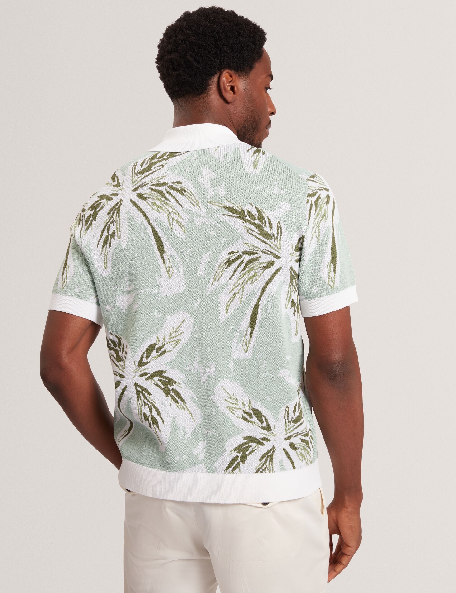 Ted Baker KYES - Leaf Print Knitted Short Sleeve Shirt LT-GREEN