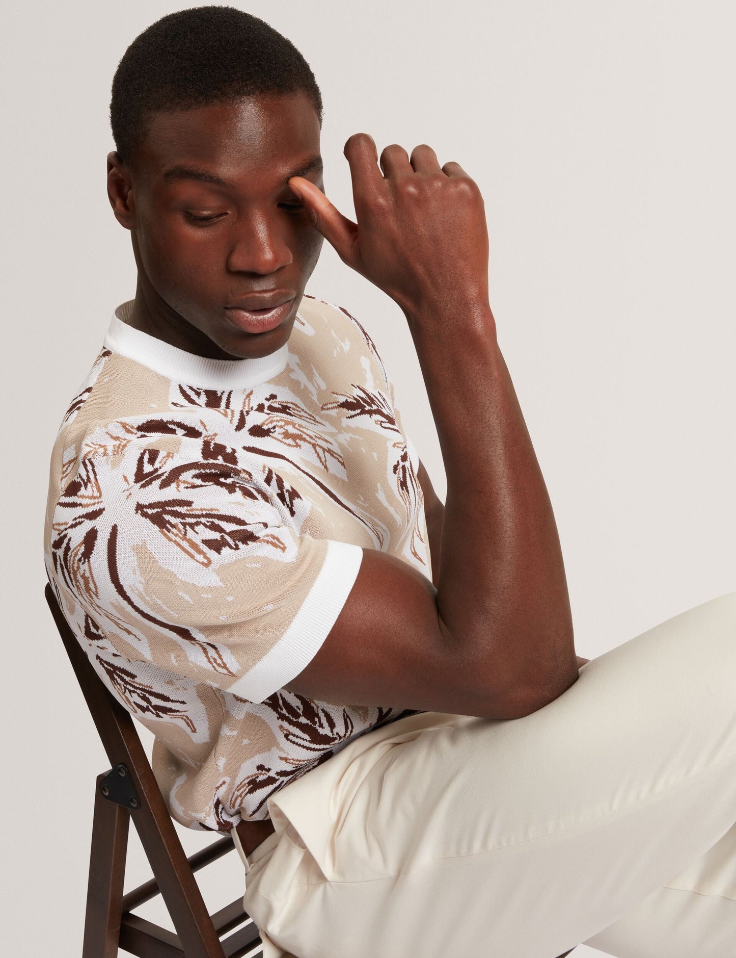 Ted Baker EZRRA - Leaf Print Knitted Crew Neck T-Shirt TAUPE
